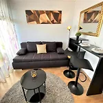 Exclusives In Bestlage +netflix +boxspring Appartamento *